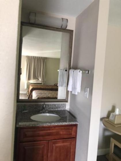 Flamingo Beach Inn - image 5