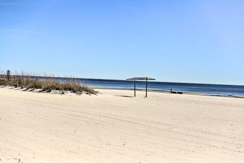 Ground-Floor Condo Walk to Beach and Casino! - image 5