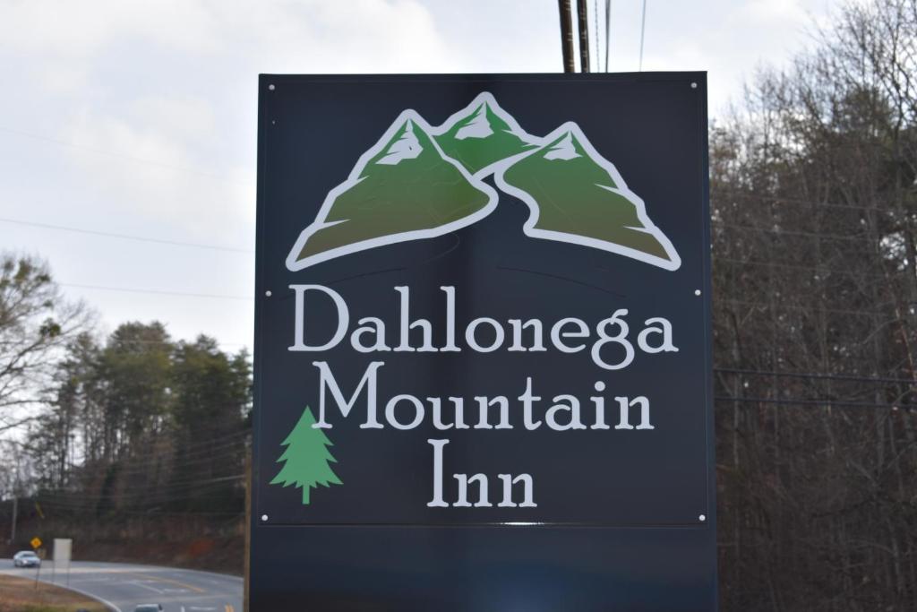 Dahlonega Mountain Inn - image 2