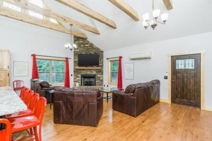 Foothills Family Retreat - 7 Bedrooms Hot Tub & Playground - image 14