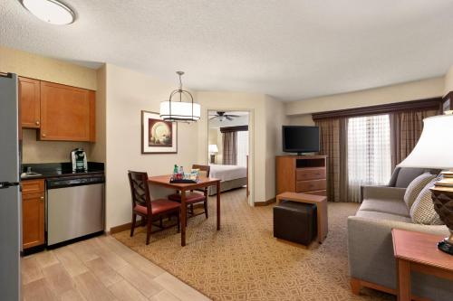 Homewood Suites by Hilton Dallas-Park Central Area - image 5