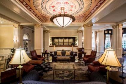 Warwick Melrose Hotel - image 3