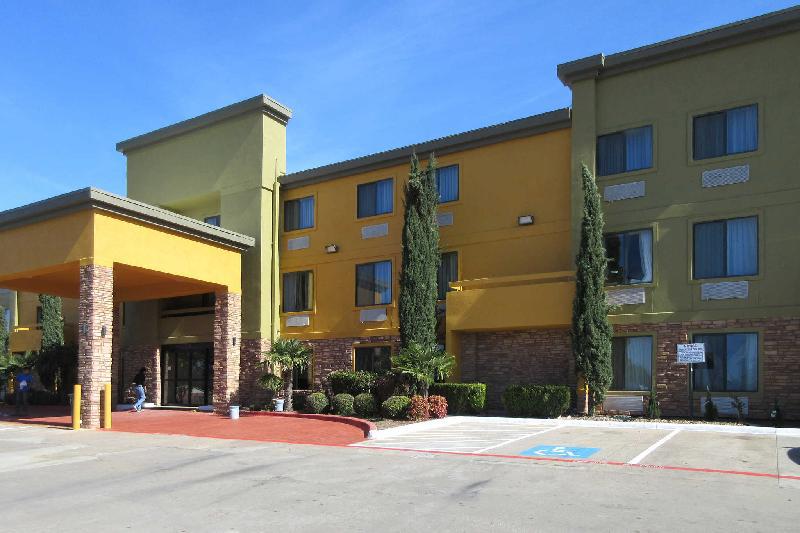 Comfort Inn Dallas Park Central - main image