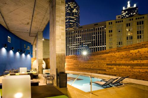 Aloft Dallas Downtown - image 2
