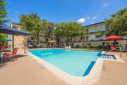 Econo Lodge Airport I-35 North - image 3