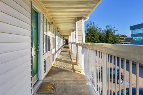 HomeTowne Studios by Red Roof Dallas - North Addison - Tollway - main image