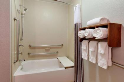 La Quinta by Wyndham Dallas Love Field - image 3