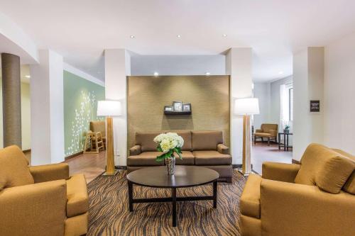 Sleep Inn Dallas Love Field-Medical District - image 2