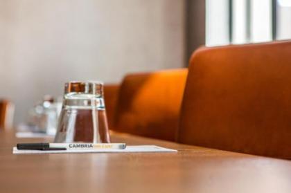 Cambria Hotel Downtown Dallas - image 4