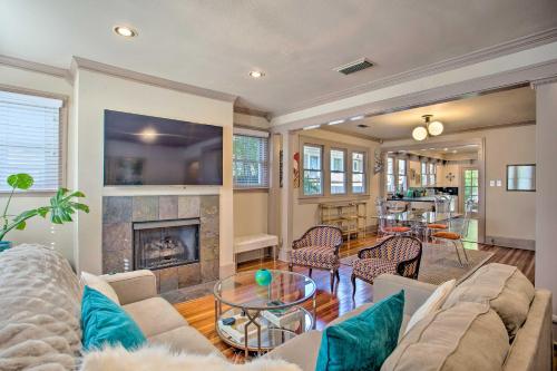 Couples Retreat with Deck Less Than 1 Mi to Lower Greenville! - main image