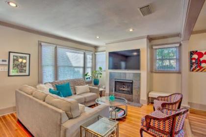 Couples Retreat with Deck Less Than 1 Mi to Lower Greenville! - image 3