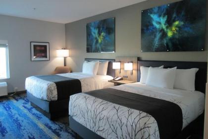 La Quinta Inn & Suites by Wyndham Dallas/Fairpark - image 10