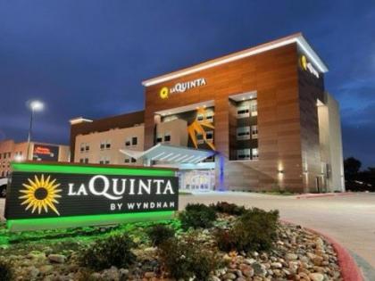 La Quinta Inn & Suites by Wyndham Dallas/Fairpark - image 13