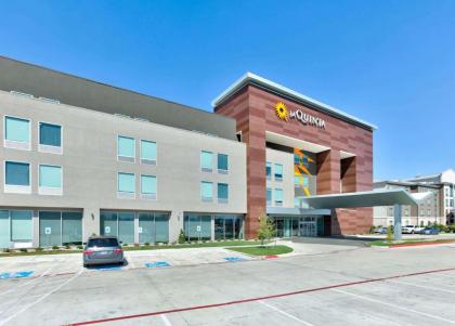 La Quinta Inn & Suites by Wyndham Dallas/Fairpark - image 14