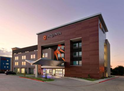 La Quinta Inn & Suites by Wyndham Dallas/Fairpark - image 18