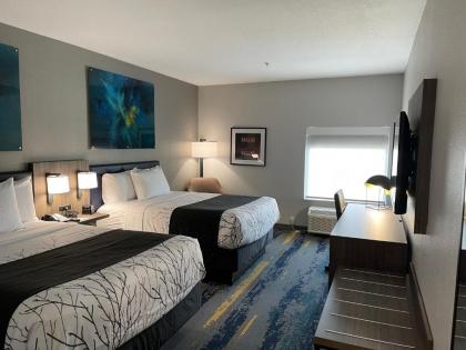 La Quinta Inn & Suites by Wyndham Dallas/Fairpark - image 3