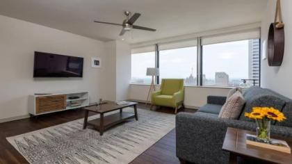 CozySuites Luxe 1BR Apartment at Elm Street Dallas Texas