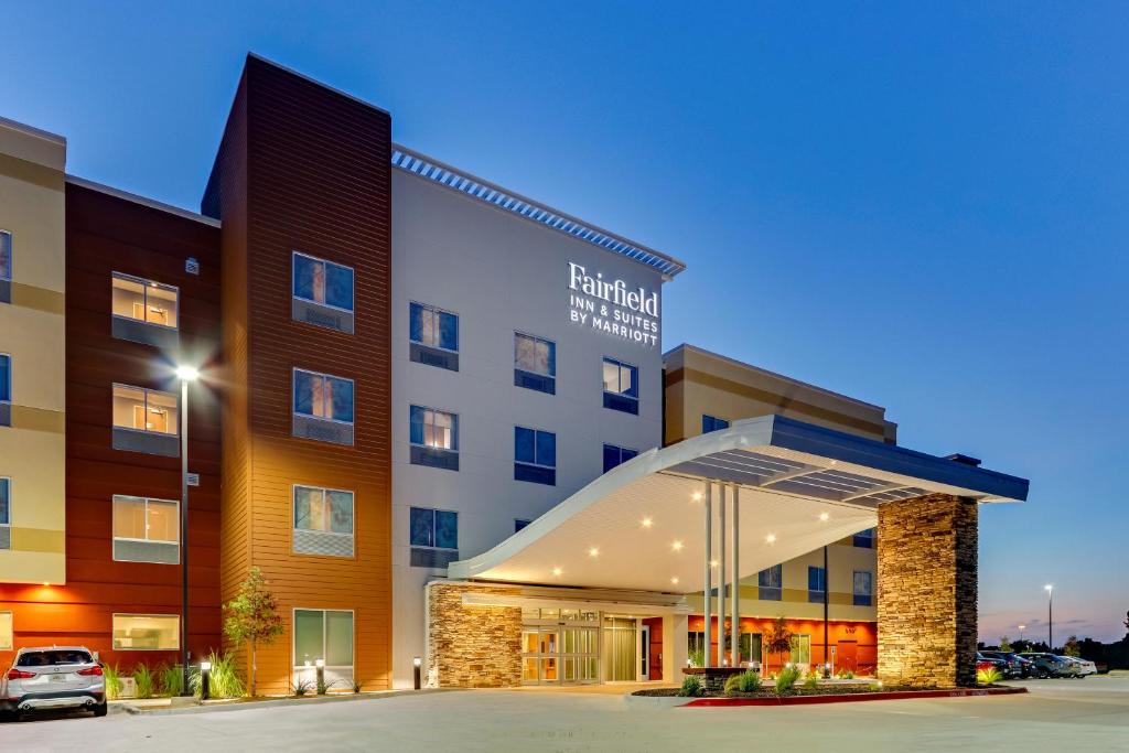 Fairfield Inn & Suites by Marriott Dallas Love Field - image 6