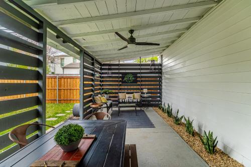 Preston Hollow Retreat - image 3