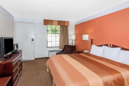 Days Inn by Wyndham Dalton - image 12