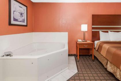 Days Inn by Wyndham Dalton - image 13