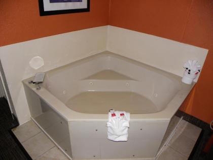 Days Inn by Wyndham Dalton - image 15