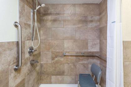 Days Inn by Wyndham Dalton - image 7
