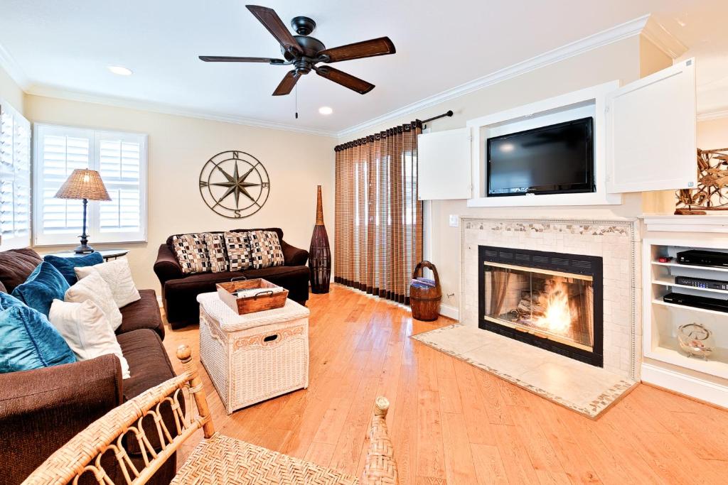 DP-4 Ritz Pointe Condo - image 3