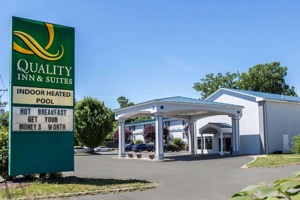 Quality Inn & Suites Danbury near University - main image