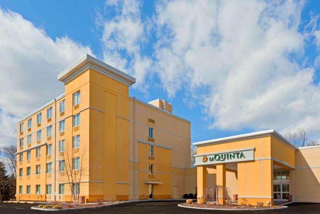 La Quinta by Wyndham Danbury - main image