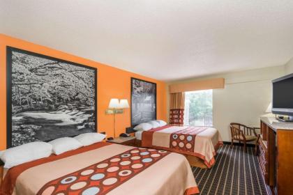 Super 8 by Wyndham Dandridge - image 2