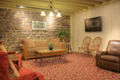 Pine Barn Inn - image 9