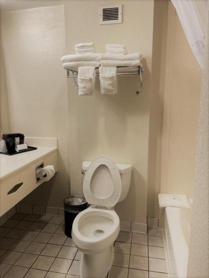 Quality Inn - image 2