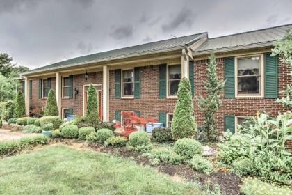 Quaint Danville Apt with Patio and Rolling Hill Views!