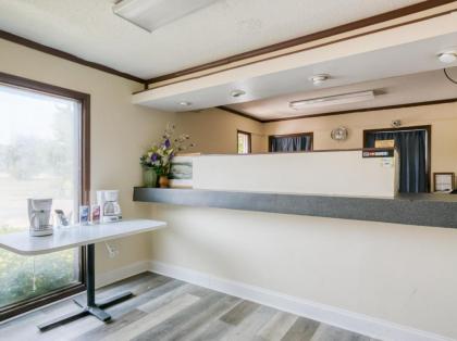 Raceway Inn - image 12