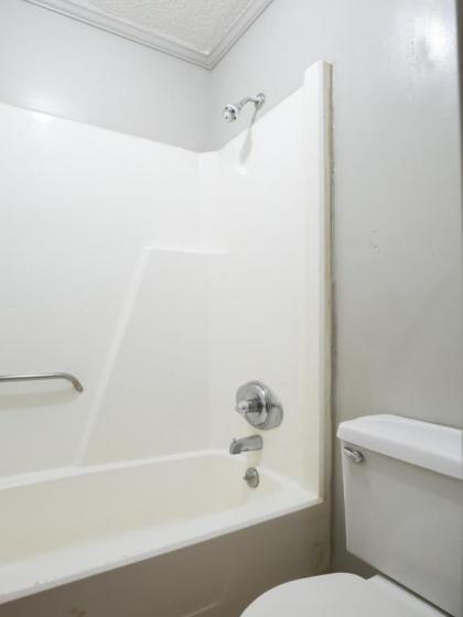 Raceway Inn - image 13