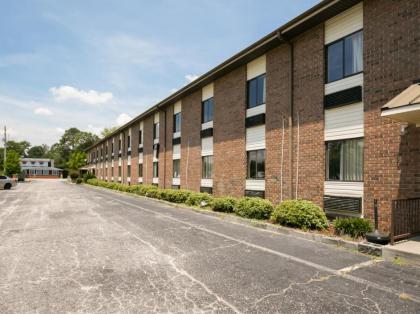 Raceway Inn - image 2