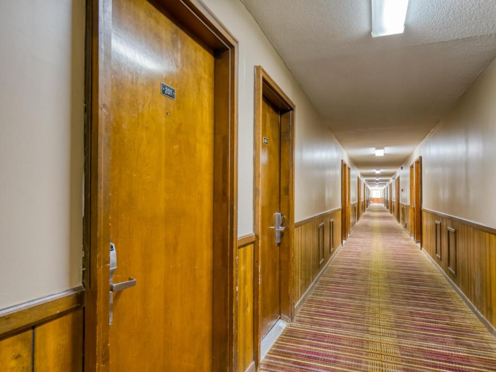 Raceway Inn - image 5