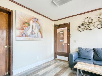 Raceway Inn - image 9