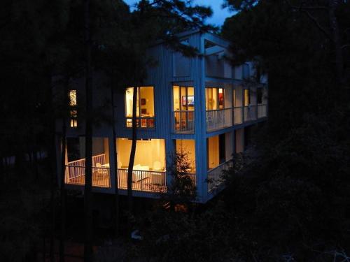 055 Bough House - main image