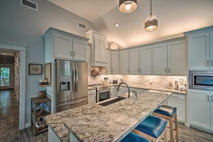 Quiet Fishermans House with Hot Tub and Tiki Bar - image 10