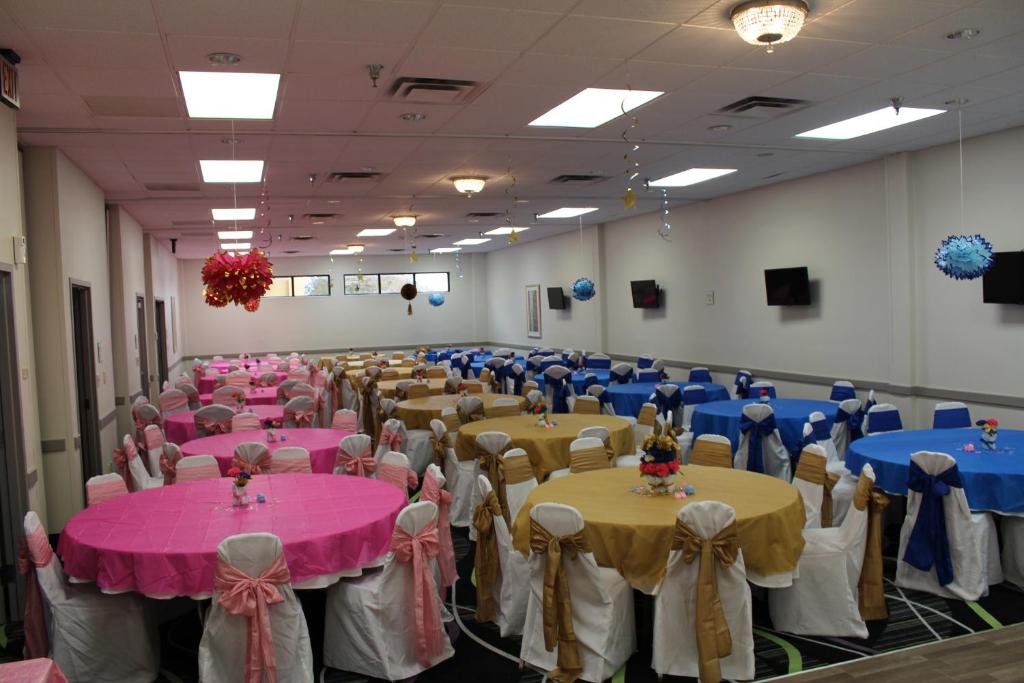 La Quinta Inn by Wyndham Davenport & Conference Center - image 4