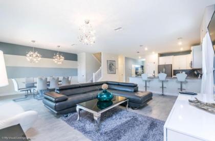 Memorable Larges Vacation Home in Champion Gates - image 1