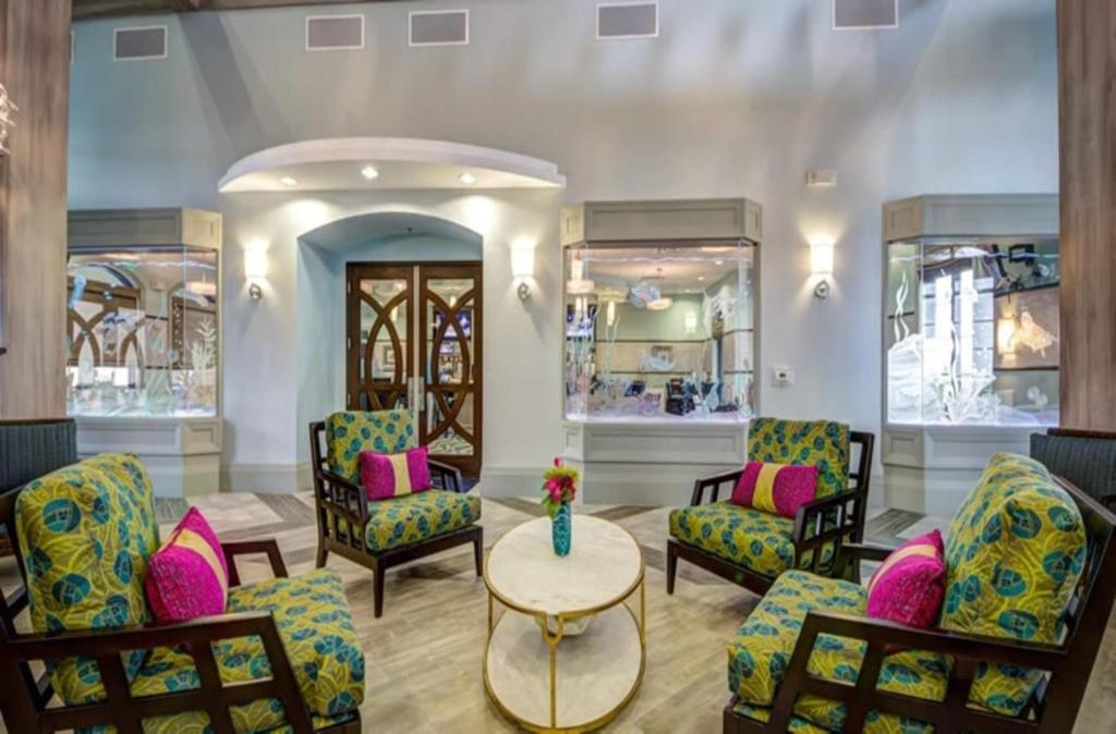 Unique Elegant Vacation Homes Side By Side 7 Miles From The Magic of Disney World - image 2