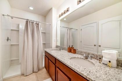 Fabulous 7 Beds 5.5 Baths Home - image 4
