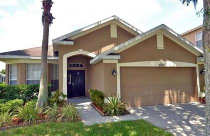An amazing 4 bedroom house with ots own swimming pool. Davenport Florida