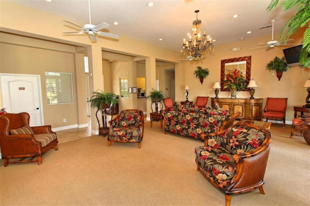 T914BD-Hillside Courtyard (B) - image 3