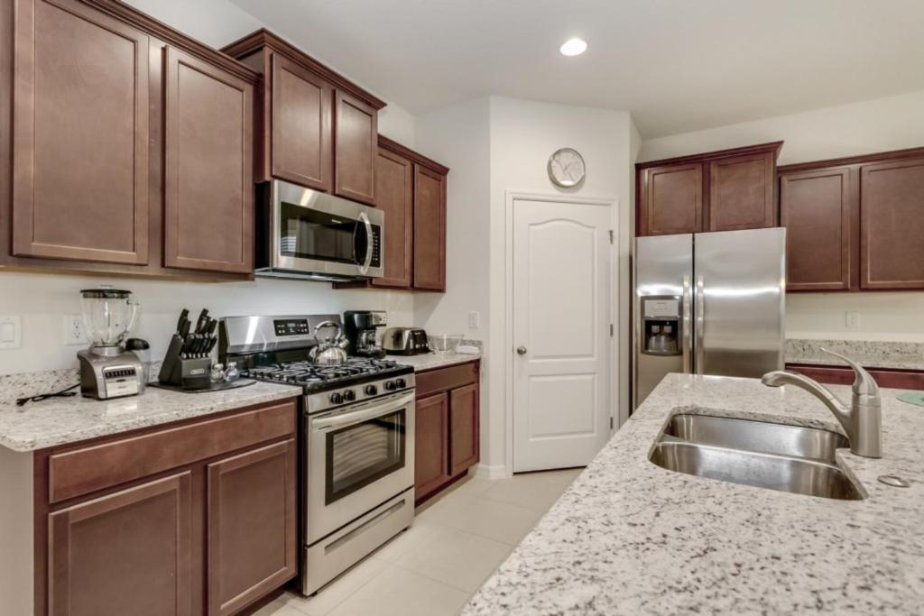You have Found the Perfect 6 Bedroom Villa on Solterra Resort Orlando Villa 3689 - image 6