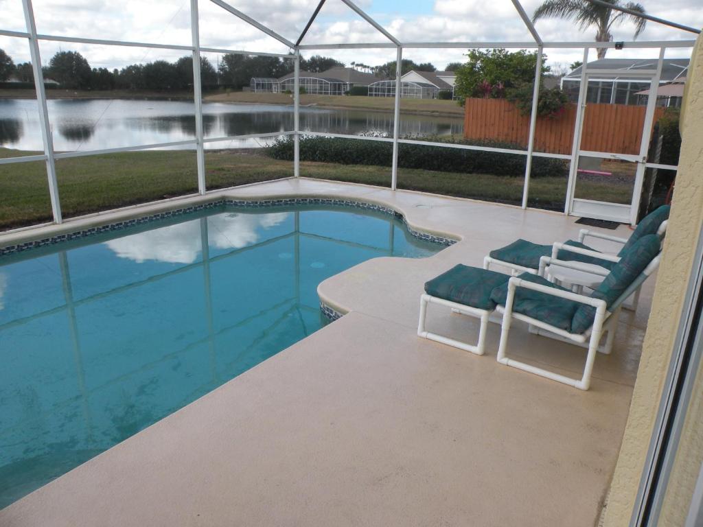 Lake View Dream Villa Stunning 5-Bed in Davenport - main image