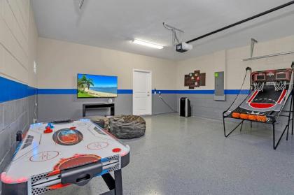 7BR Home - Family Resort - Private Pool Hot Tub and BBQ! - image 12